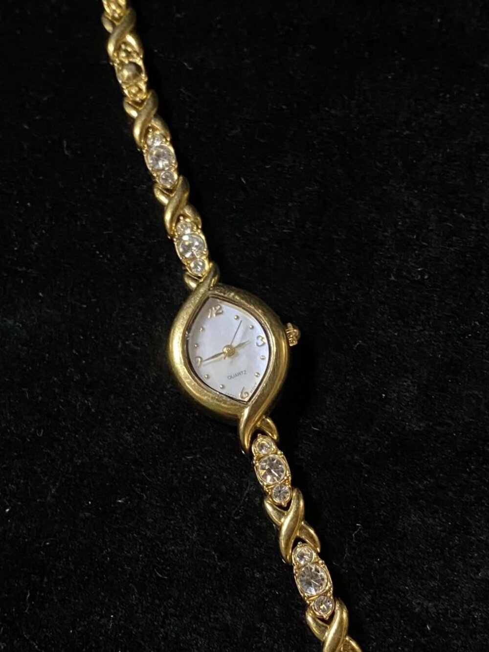 Vintage Woman's Working Cross Link Rhinestone Elegant Evening Watch Classic